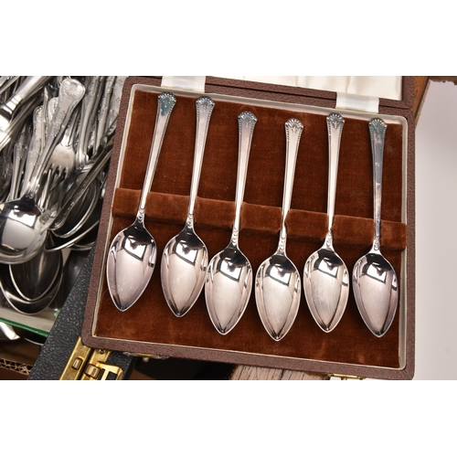 563 - A LARGE ASSORTMENT OF CUTLERY, mixed cutlery pieces some with cases (condition report: used conditio... 