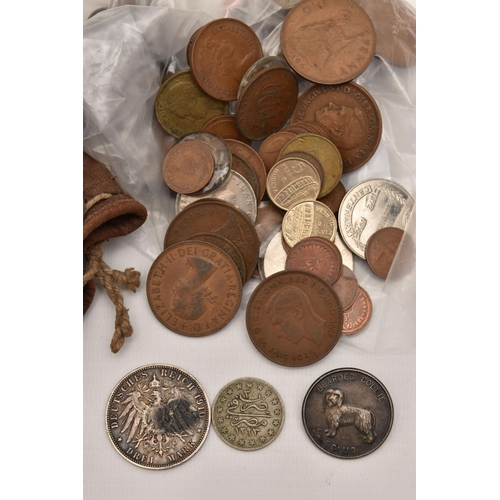 567 - A UNION JACK PLASTIC TUB WITH CONTENTS OF MIXED COINS