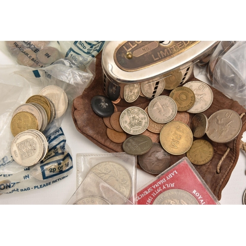 567 - A UNION JACK PLASTIC TUB WITH CONTENTS OF MIXED COINS