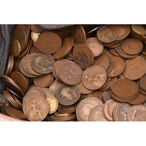 568 - A BOX CONTAINING PENNY, HALFPENNY AND BRASS 3d coins