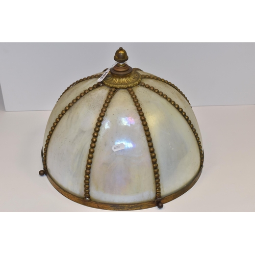 784 - AN OPALESCENT TIFFANY STYLE HANGING LAMP SHADE with beaded gilt bands across the panels, with a meta... 