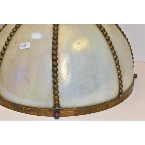 784 - AN OPALESCENT TIFFANY STYLE HANGING LAMP SHADE with beaded gilt bands across the panels, with a meta... 