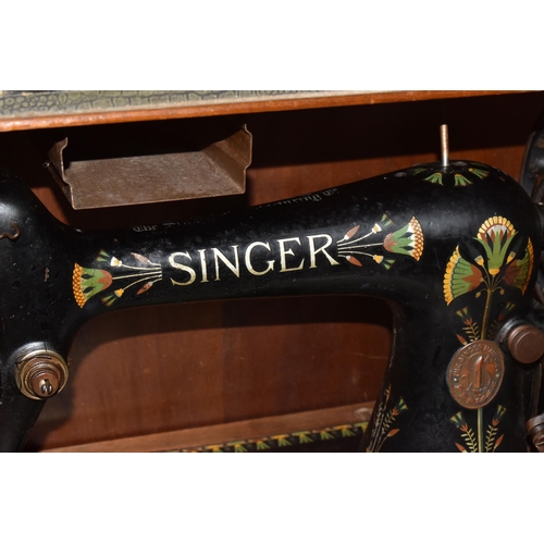 792 - A GROUP OF MISCELLANEOUS ITEMS to include a Singer 66 Sewing machine with Egyptian lotus patterns, r... 