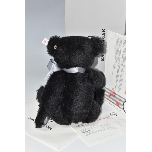 809 - A BOXED STEIFF VICTORIA THE PENNY BLACK BEAR, no 690846, limited edition 790/1819 with certificate, ... 