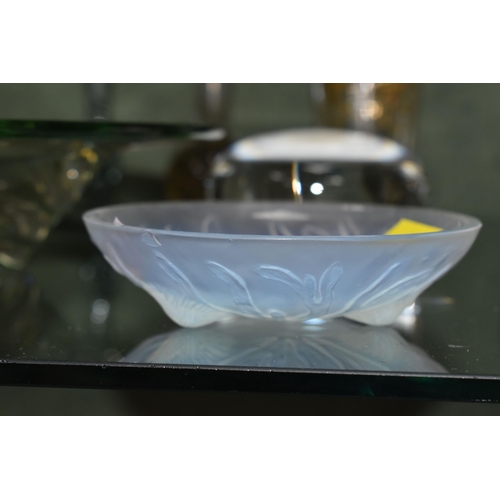 812 - A GROUP OF GLASSWARE, comprising a small opalescent Sabino 'Urchin' pattern bowl, diameter 10cm x he... 