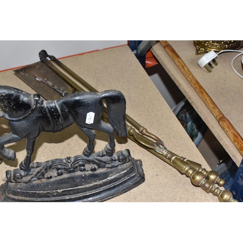 827 - A GROUP OF CAST IRON DOOR STOPS to include a pair of opposite facing black painted horses door stops... 