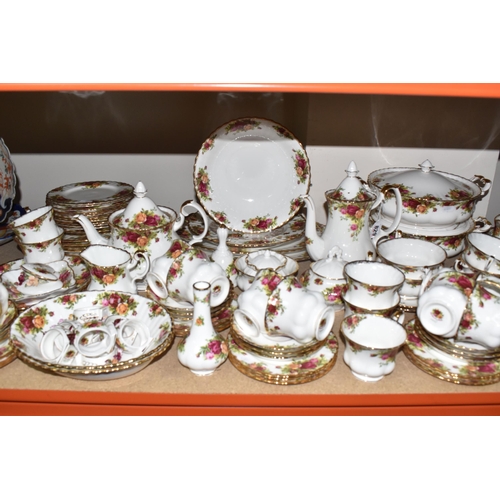 829 - APPROXIMATELY ONE HUNDRED PIECES OF ROYAL ALBERT 'OLD COUNTRY ROSES' DINNER AND TEAWARES to include ... 