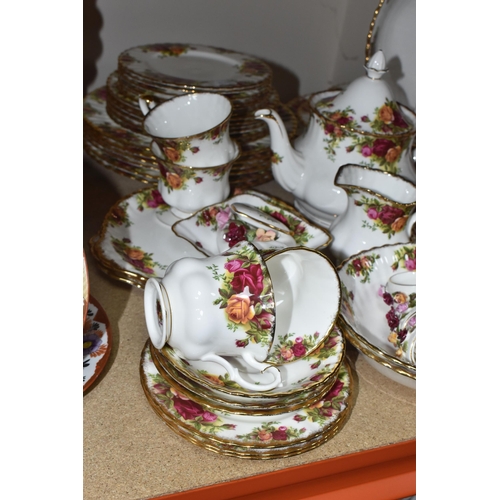 829 - APPROXIMATELY ONE HUNDRED PIECES OF ROYAL ALBERT 'OLD COUNTRY ROSES' DINNER AND TEAWARES to include ... 