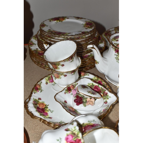 829 - APPROXIMATELY ONE HUNDRED PIECES OF ROYAL ALBERT 'OLD COUNTRY ROSES' DINNER AND TEAWARES to include ... 