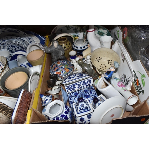 831 - FOUR BOXES AND LOOSE MIXED CERAMICS AND GLASSWARE to include a boxed pair of Dartington flutes and a... 