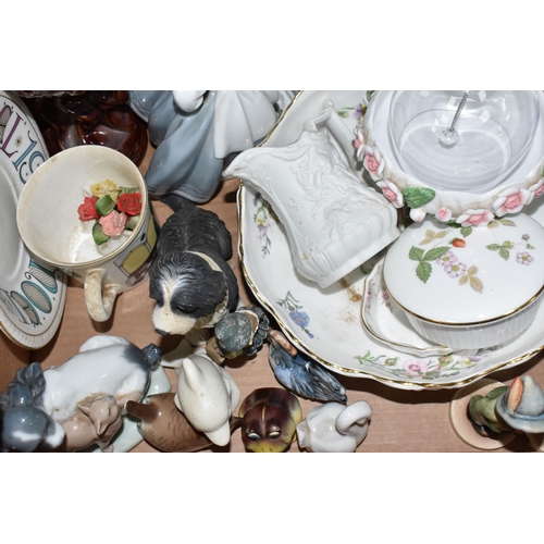 832 - TWO BOXES AND LOOSE CERAMICS AND GLASSWARE to include a small group of Wedgwood Jasperware comprisin... 