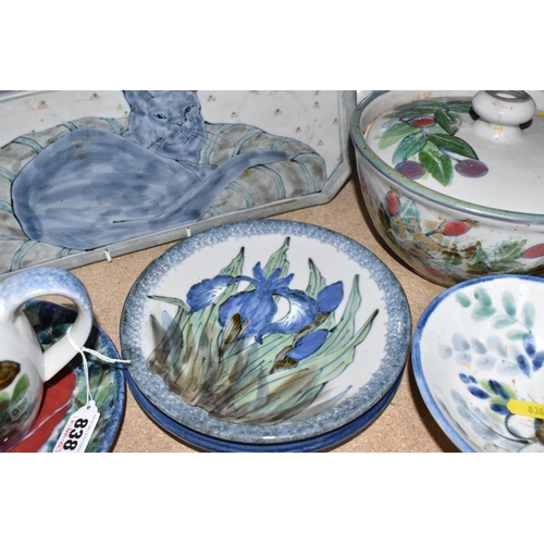 838 - A COLLECTION OF HIGHLAND STONEWARE TABLE AND DINNER WARE ITEMS to include various floral, garden, an... 