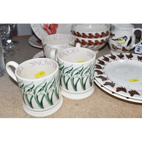 841 - A COLLECTION OF EMMA BRIDGEWATER ITEMS to include two sponge-painted chicken plates, a group of 'Bir... 