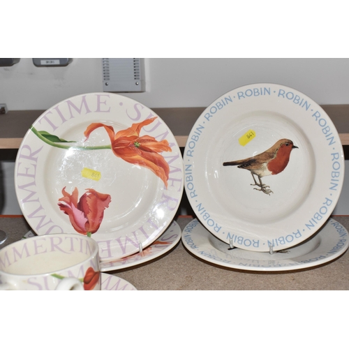 841 - A COLLECTION OF EMMA BRIDGEWATER ITEMS to include two sponge-painted chicken plates, a group of 'Bir... 