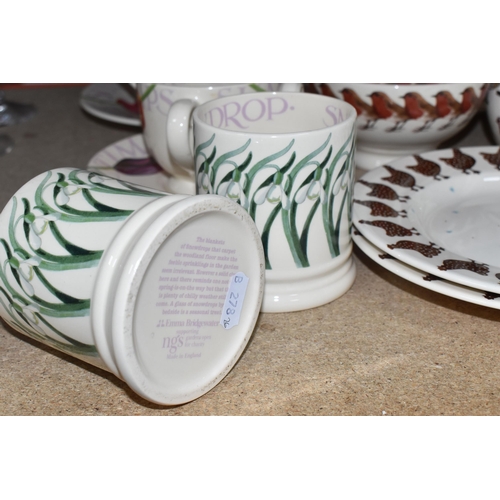 841 - A COLLECTION OF EMMA BRIDGEWATER ITEMS to include two sponge-painted chicken plates, a group of 'Bir... 