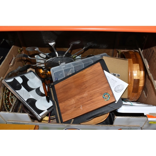 843 - FOUR BOXES AND LOOSE MISCELLANEOUS ITEMS to include a Nigerian carved wooden plaque, a boxed quick c... 