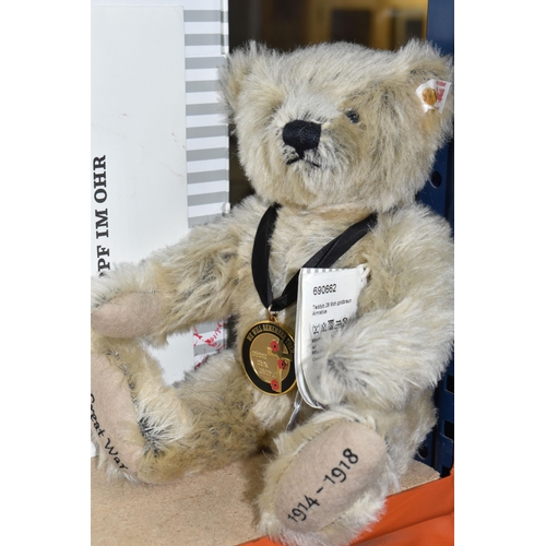 856 - A BOXED STEIFF 'THE ARMISTICE CENTENARY BEAR', no 690662, Danbury Mint exclusive limited edition 879... 