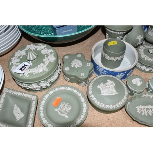 891 - A COLLECTION OF WEDGWOOD CERAMICS to include thirteen pieces of sage green 'Jasperware' items to inc... 