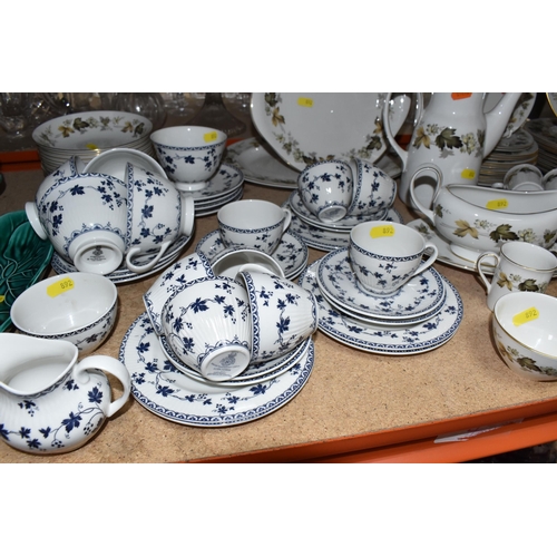 892 - A QUANTITY OF ROYAL DOULTON TEA, COFFEE, AND DINNER WARES comprising a group of 'Yorktown' tea and c... 