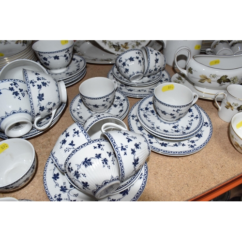 892 - A QUANTITY OF ROYAL DOULTON TEA, COFFEE, AND DINNER WARES comprising a group of 'Yorktown' tea and c... 