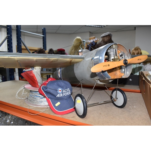 900 - VINTAGE MODEL AIRCRAFT AND ACCESSORIES, to include a model aircraft, single seat scout, world war re... 