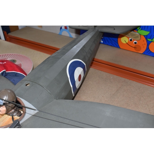 900 - VINTAGE MODEL AIRCRAFT AND ACCESSORIES, to include a model aircraft, single seat scout, world war re... 