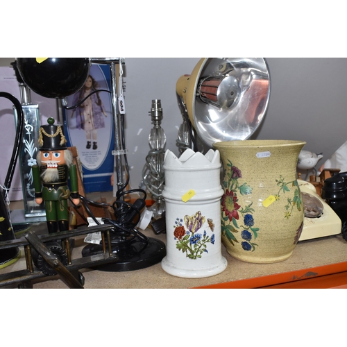 904 - A QUANTITY OF LAMPS AND SUNDRIES, to include a brass vintage light fitting, circular, four tiers wit... 