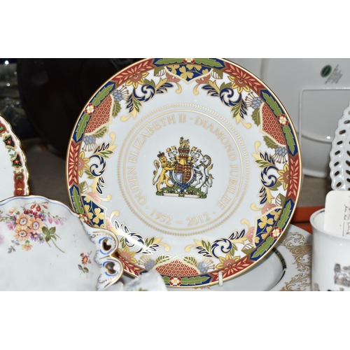 907 - A COLLECTION OF DECORATIVE CERAMICS, comprising Royal Crown Derby 'Derby Posies' selection of small ... 