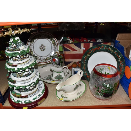 909 - SIX BOXES AND LOOSE CHRISTMAS ITEMS, to include Spode 'Christmas Rose' cake plate, 'Christmas Tree' ... 