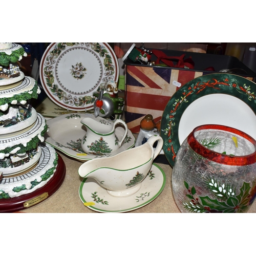 909 - SIX BOXES AND LOOSE CHRISTMAS ITEMS, to include Spode 'Christmas Rose' cake plate, 'Christmas Tree' ... 