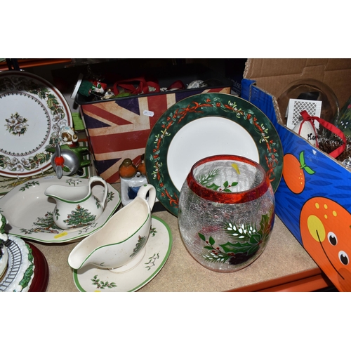 909 - SIX BOXES AND LOOSE CHRISTMAS ITEMS, to include Spode 'Christmas Rose' cake plate, 'Christmas Tree' ... 