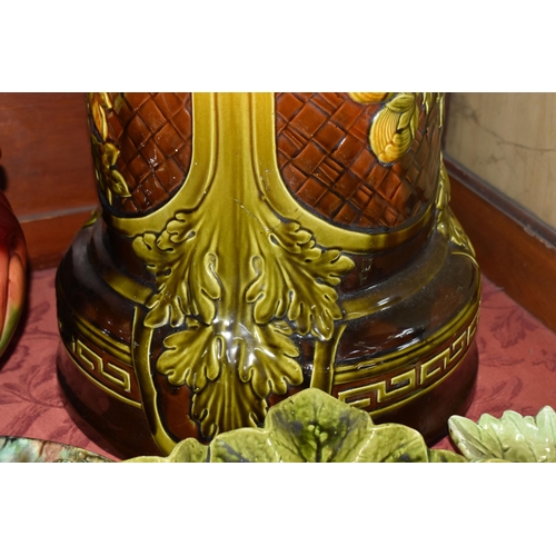 931 - A COLLECTION OF MAJOLICA CERAMICS to include four Bretby items comprising a nineteenth-century glaze... 