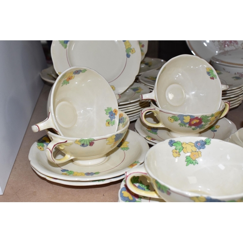 938 - A COLLECTION OF ROYAL DOULTON DINNER WARE, pattern no. D5334 'Minden', comprising four oval meat pla... 