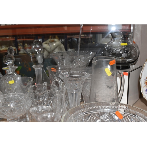 939 - A COLLECTION OF CUT GLASS AND ETCHED GLASSWARE, to include decanters, grapefruit dishes, large punch... 