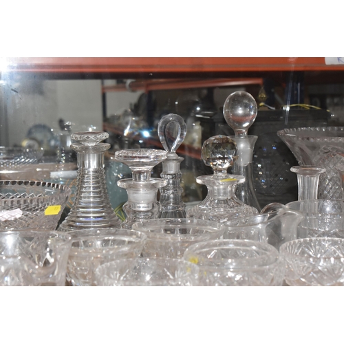 939 - A COLLECTION OF CUT GLASS AND ETCHED GLASSWARE, to include decanters, grapefruit dishes, large punch... 