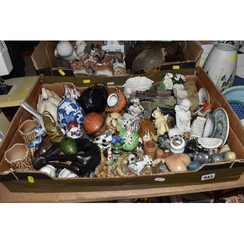 943 - THREE BOXES AND LOOSE STUDIO POTTERY AND ORNAMENTS, to include a Cornish Country Lane Pottery dish d... 