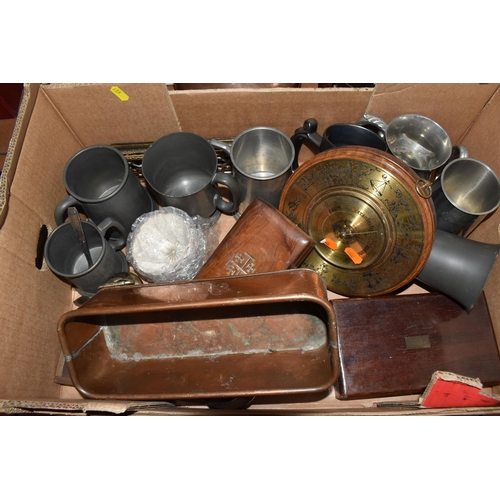 951 - ONE BOX AND LOOSE COPPER AND BRASSWARE, to include a large copper coal/log bucket with brass claw fe... 