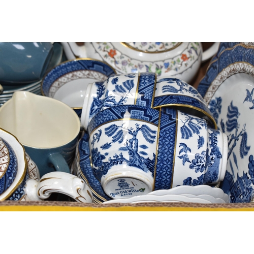 956 - FIVE BOXES AND LOOSE CERAMICS, to include a twenty eight piece Booths Real Old Willow part dinner se... 