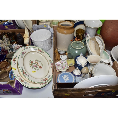 956 - FIVE BOXES AND LOOSE CERAMICS, to include a twenty eight piece Booths Real Old Willow part dinner se... 