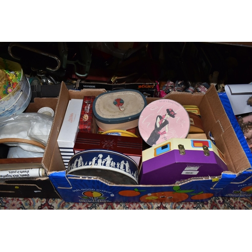 961 - SEVEN BOXES AND LOOSE MISCELLANEOUS ITEMS to include a box of assorted treen comprising boxes, figur... 