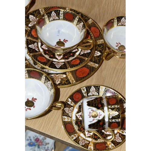 777 - TWENTY THREE PIECES OF ABBEYDALE CHRYSANTHEMUM TEA AND COFFEE WARES, comprising six 21cm plates, six... 