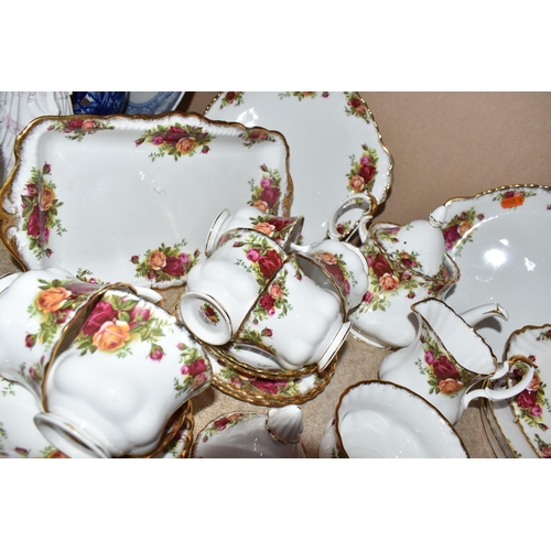 815 - A ROYAL ALBERT 'OLD COUNTRY ROSES' TEA AND PARTIAL DINNER SET to include two cake plates, a rectangu... 