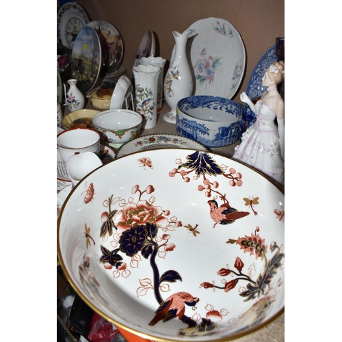 816 - A COLLECTION OF ASSORTED CERAMICS to include an art deco Crown Ducal tea pot (repair to the finial),... 