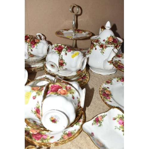 824 - A LARGE COLLECTION OF ROYAL ALBERT 'OLD COUNTRY ROSES' TEA, COFFEE, AND DINNER WARES to include a sa... 