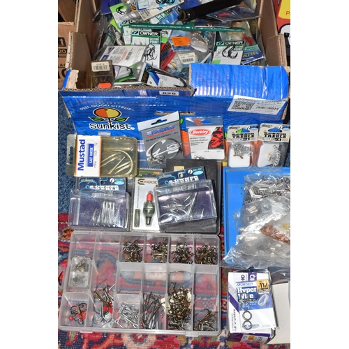 828 - ONE BOX OF ASSORTED FISHING HOOKS ETC to include salt water fishing hooks to include a large quantit... 