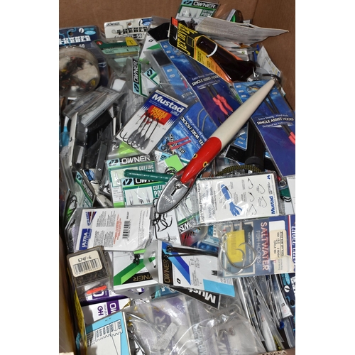 828 - ONE BOX OF ASSORTED FISHING HOOKS ETC to include salt water fishing hooks to include a large quantit... 