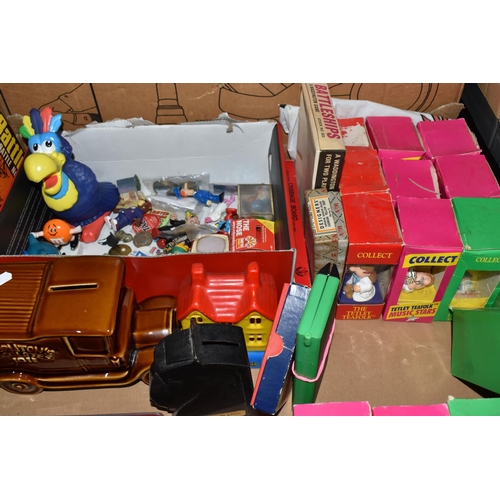 858 - THREE BOXES AND LOOSE TOYS, GAMES AND ADVERTISING ITEMS, to include a Marx Toys 'Three Keys to Treas... 