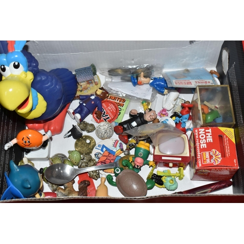 858 - THREE BOXES AND LOOSE TOYS, GAMES AND ADVERTISING ITEMS, to include a Marx Toys 'Three Keys to Treas... 