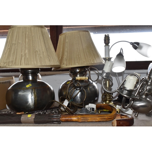 861 - A BOX AND LOOSE LAMPS, LIGHTING, DVDS AND SUNDRY ITEMS, to include a pair of metal based table lamps... 