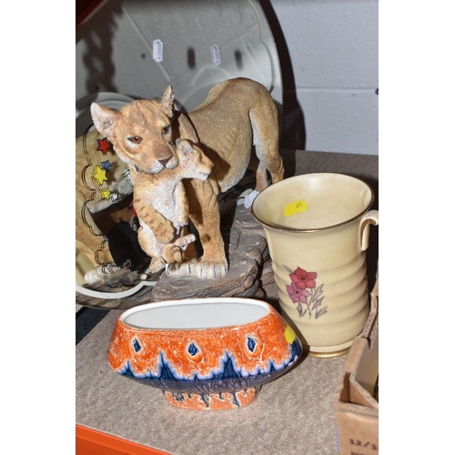 871 - ONE BOX AND LOOSE CERAMICS,  included Danbury Mint 'A Lioness and her Cub' by David Fryer, vintage W... 